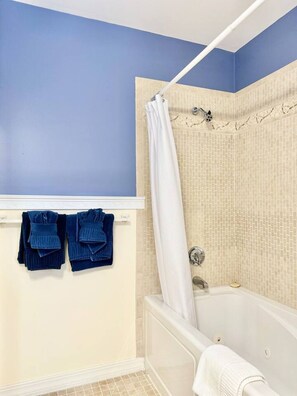 Bathroom - The Cottage Room at Lafayette Inn (Bar Harbor)