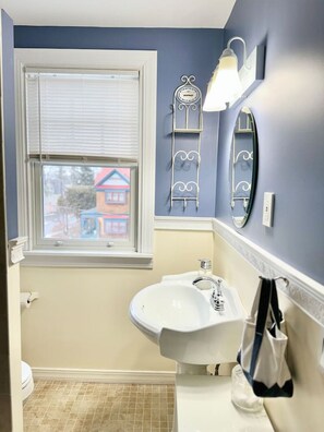 Hair dryer - The Cottage Room at Lafayette Inn (Bar Harbor)