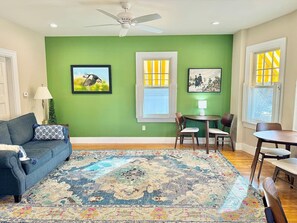 Living area - The Cottage Room at Lafayette Inn (Bar Harbor)