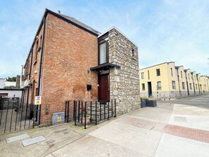 Apartment, 2 Bedrooms | Property entrance - Unique Duplex Apartment in the Heart of Dalkey With 2 Luxurious Bedrooms (Dublin)