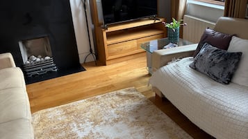 Apartment, 2 Bedrooms | Living room