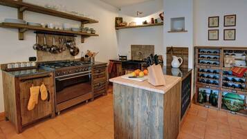 Køleskab, ovn, kogeplade, opvaskemaskine