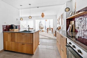 Fridge, microwave, oven, stovetop - Casa María Luisa: Panoramic terrace, spectacular views of Gibraltar and independent studio (Manilva)