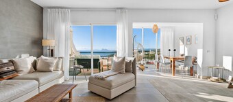 Casa María Luisa: Panoramic terrace, spectacular views of Gibraltar and independent studio