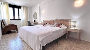 Iron/ironing board, WiFi, bed sheets - Sweet Olive (Torre del Mar)