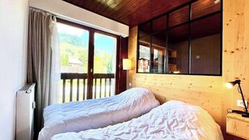 Iron/ironing board, WiFi