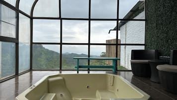 Suite, City View | Desk, free WiFi