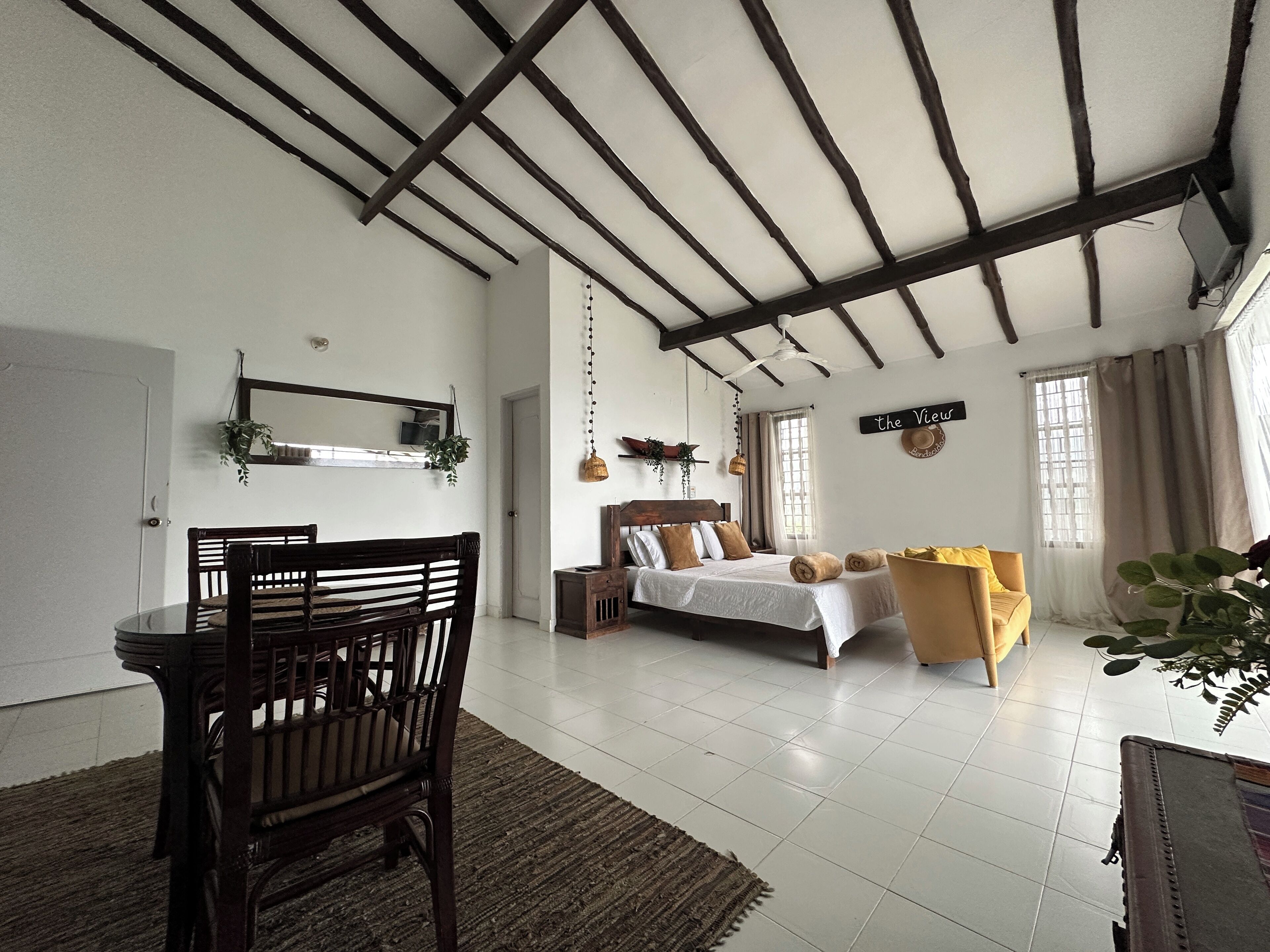 Sviitti, kaupunkinäköala | Työpöytä, ilmainen Wi-Fi