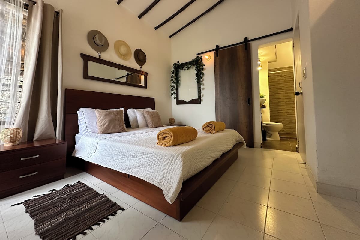 Double Room, Garden View | Desk, free WiFi