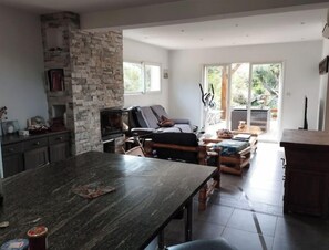 Living area - New 4-bedroom pool villa (Lecci)