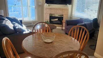 Smart TV, fireplace, DVD player