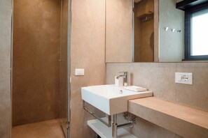 Shower, hair dryer, bidet, towels - Amazing Via Parigi One Bedroom (Roma)
