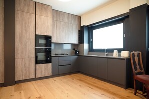 Fridge, microwave, oven, stovetop - Amazing Via Parigi One Bedroom (Roma)