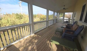 Terrace/patio - Chris and Mabel's: Private I Dog Friendly with Large Yard and Screened Porch (Ocracoke)