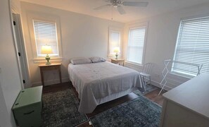 Internet, bed sheets - Chris and Mabel's: Private I Dog Friendly with Large Yard and Screened Porch (Ocracoke)