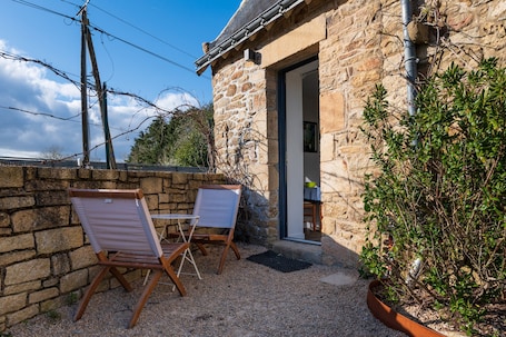 Terrace/patio. Gite des Ajoncs - Pays d'Auray