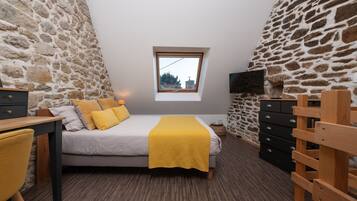 Tabla de planchar con plancha, wifi, ropa de cama