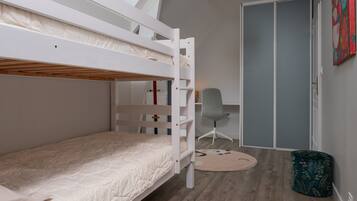 Ferros/tábuas de passar roupa, Wi-Fi, roupa de cama