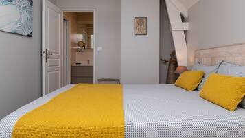 Strykejern/-brett, wi-fi og sengetøy