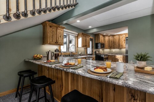 3 Bedroom, Cozy Home at ACL