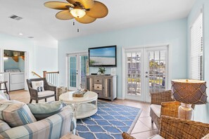 Smart TV - White Sands Beach House- 4 bedrooms with elevator, pool and close to beach! (Holmes Beach)
