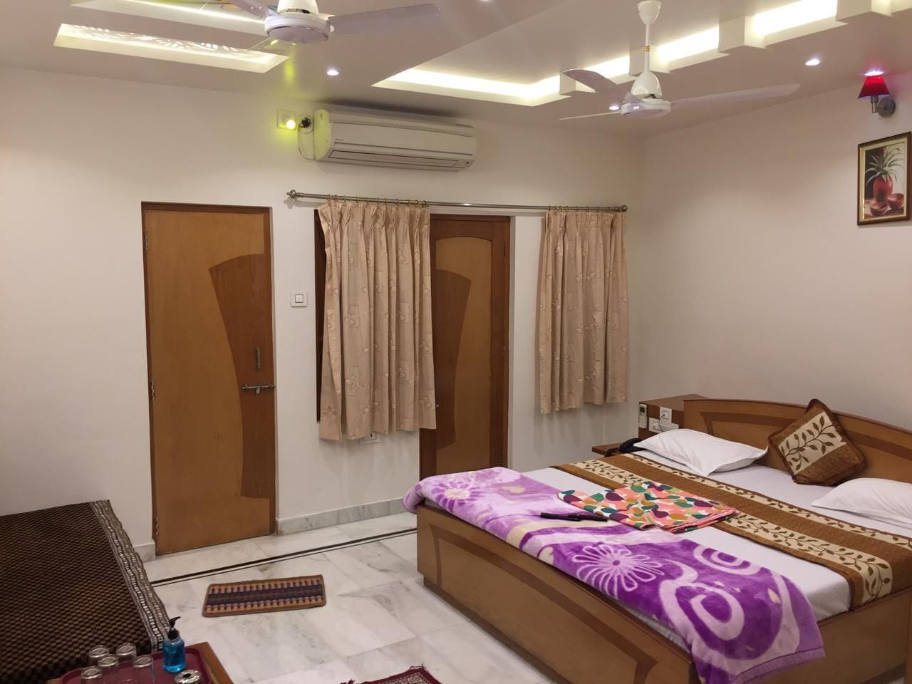 Superior Room | Desk