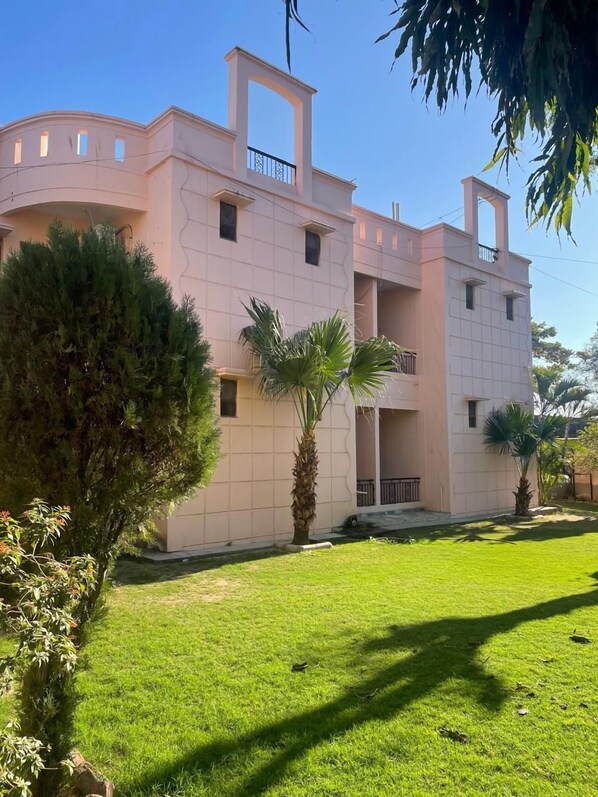 Exterior - Hotel Ambika (Abu Road)