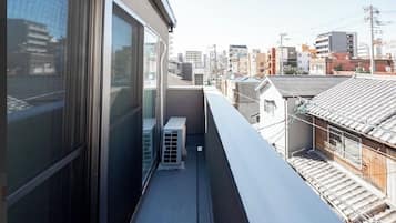 Villa, flere senger, balkong, byutsikt | Utsikt fra balkong