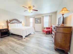 WiFi, bed sheets - Spacious 4br 2half 5bh  Family Fun Huge Yard (San Antonio)