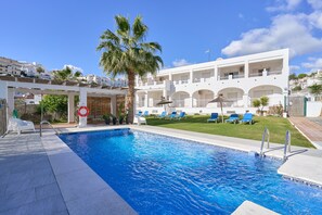 Pool - Apartamento en hotel 'Apto 5 Almoraide Suites' con piscina, Wi-Fi y aire acondicionado (NERJA)