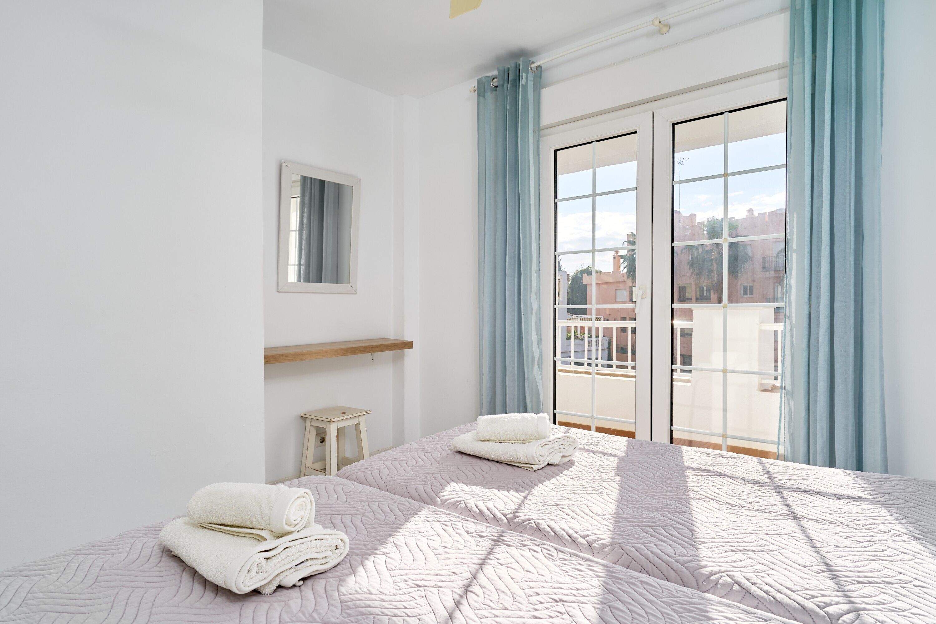 2 室のベッドルーム、アイロン / アイロン台、WiFi、ベッドシーツ