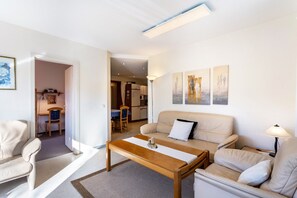 Fernseher, Tischtennisplatte