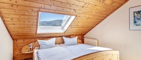WiFi, bed sheets