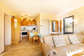 Fernseher, Tischtennisplatte