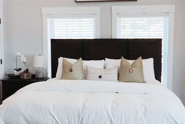 Room - The Compass Suite - Only 5 Minutes to Downtown Mystic, CT (Stonington)