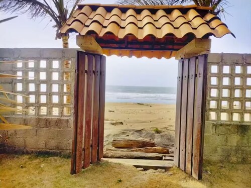 Your oceanfront paradise in Santa Veronica