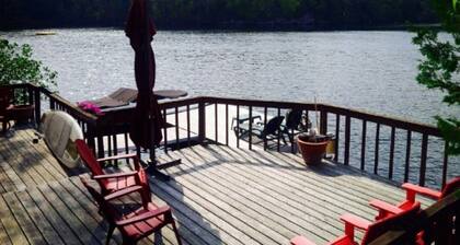 Large 3BDRM Lakeside Family Retreat on Wollaston Lake