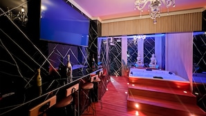 Apartment, 1 Schlafzimmer, Stadtblick | Bar (in der Unterkunft)