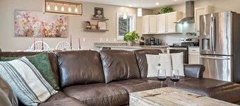 Windham Lakefront: Fire Pit and Modern Comforts