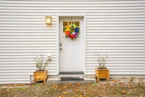 Exterior detail - Modern Lakeview Escape | 3BR/2BA (Windham)