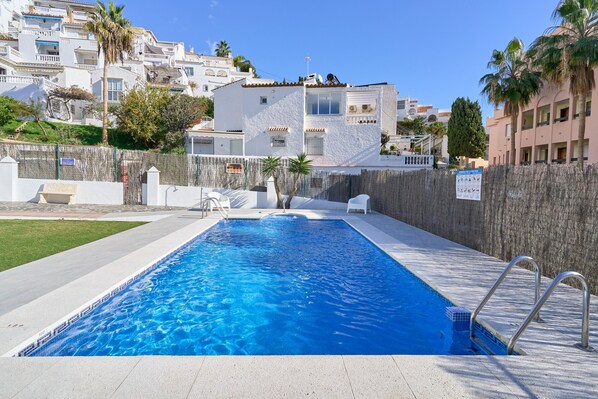 Pool - Apartment in A Hotel 'Apto 6 Almoraide Suites' with Mountain View, Wi-Fi and Air Conditioning (NERJA)