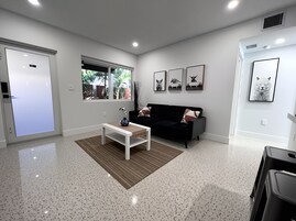 New! Casita Luxury Chic w/Parking Coconut Grove | Área de estar