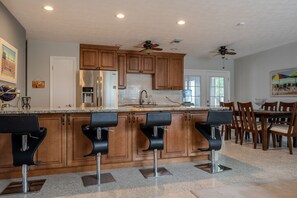 Fridge, microwave, oven, stovetop - Manasota Beach House (Englewood)