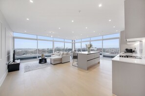 Living area - Raffles House (London)