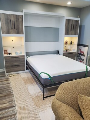 1 bedroom, desk, WiFi, bed sheets