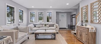 Newly Designed 3Br/2Ba Home 10min drive to Beach