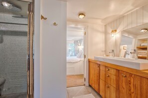 7 slaapkamers, een strijkplank/strijkijzer, wifi, beddengoed