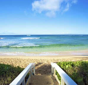Chaises longues, serviettes de plage