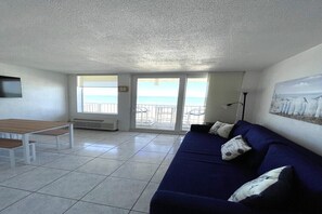 Smart TV - Full Ocean View, Balcony, Kitchen, King Bed, One Bedroom (Daytona Beach)