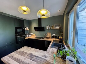 Réfrigérateur, micro-ondes, four, lave-vaisselle